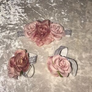 NWOT! Infant floral/lace like footies with matching flower headband